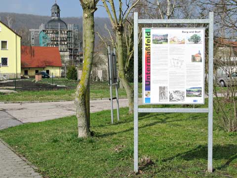 Schautafel . Burg und Dorf . Untermaßfeld